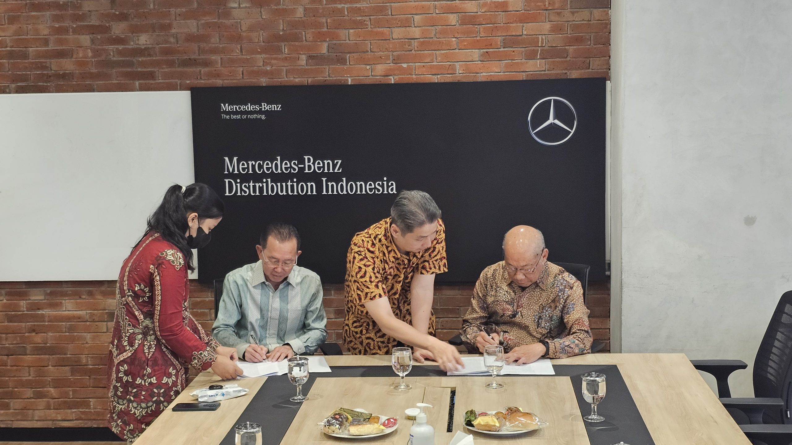 Pendistribusian & Produksi Mercedes-Benz Indonesia Resmi di Ambil Alih Indomobil