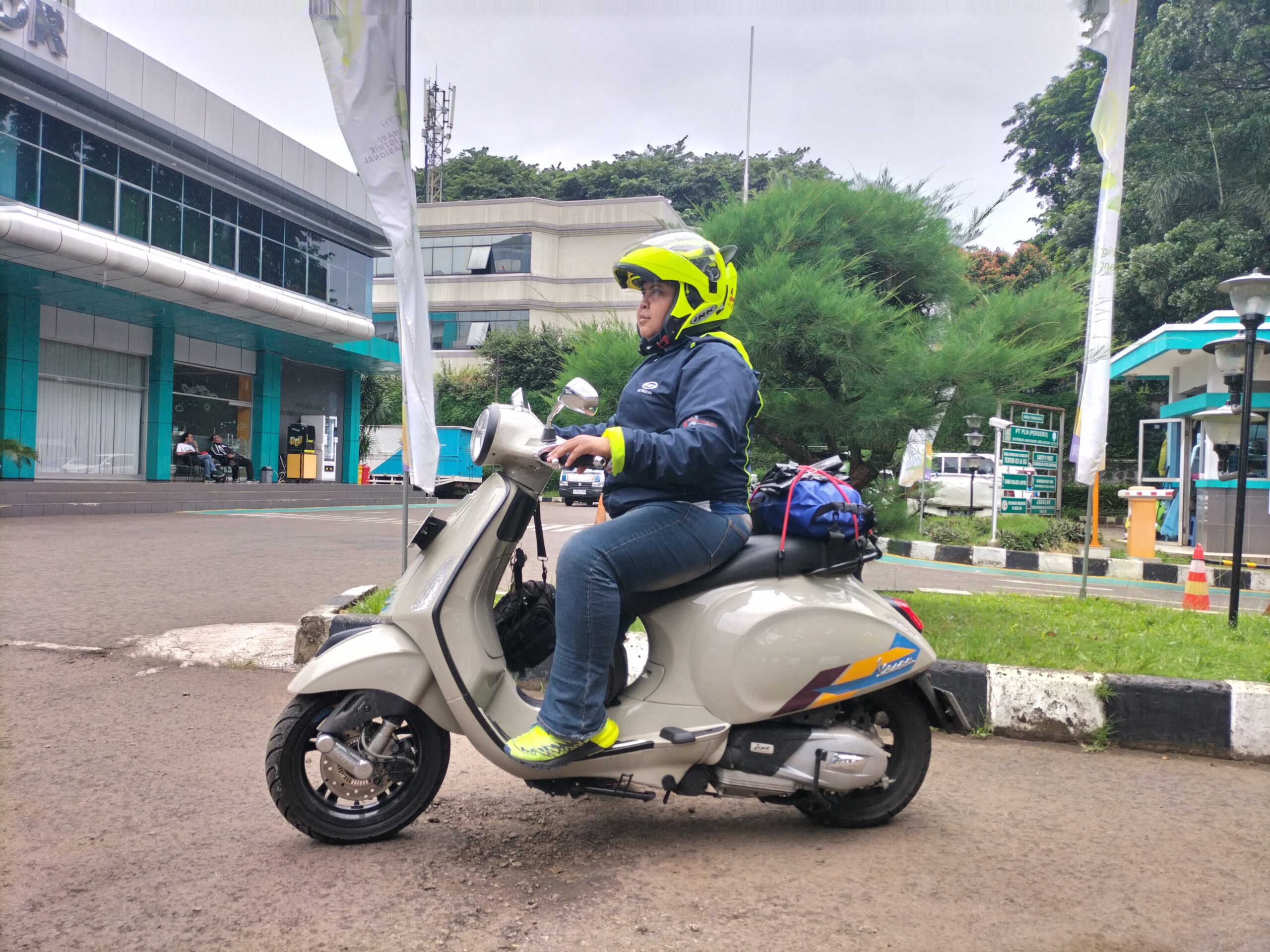 vespa primavera S 150 i-get ABS Menyusuri Rute Jakarta-Sukabumi dengan Semangat Klasik