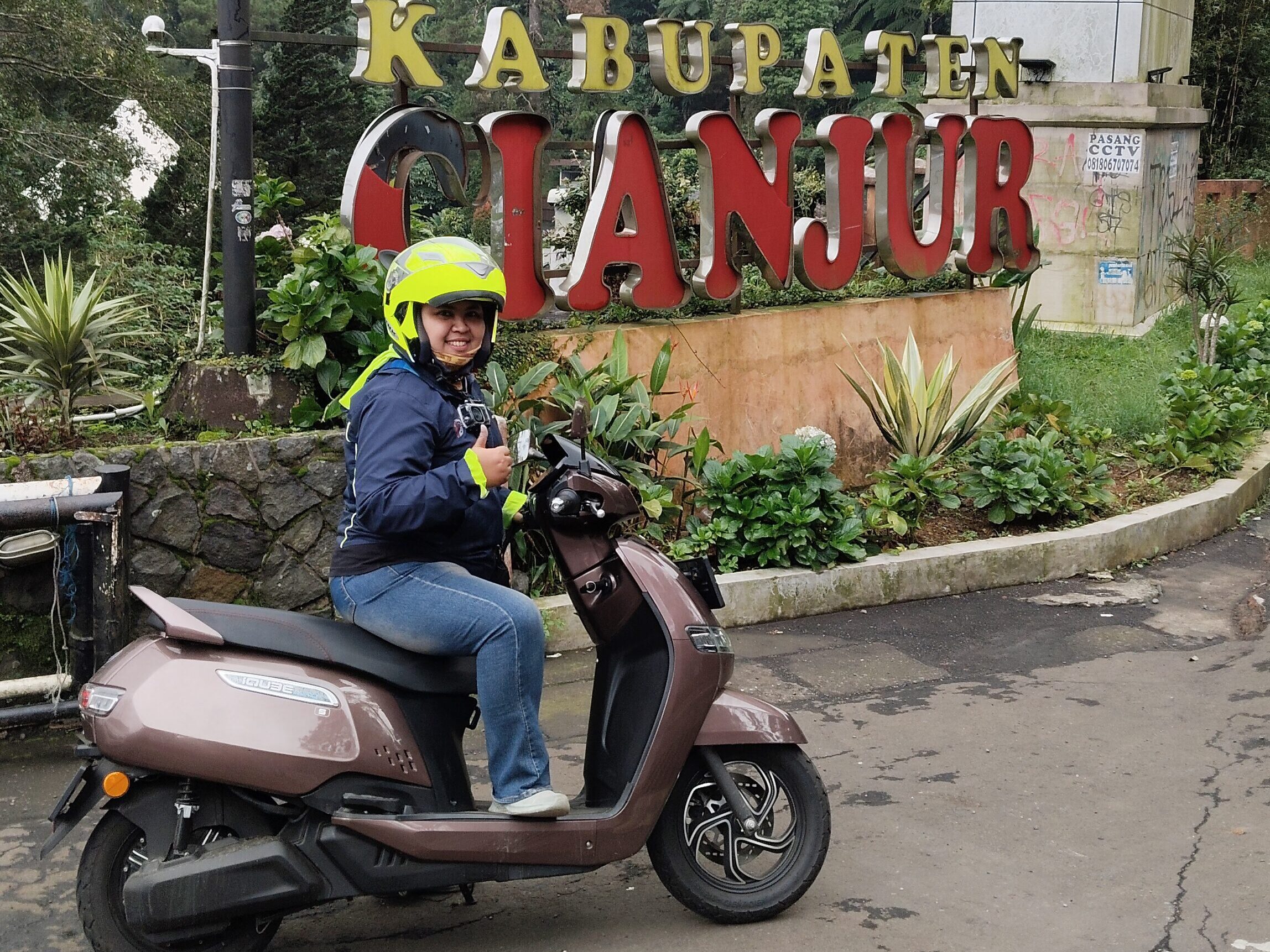 Motor Listrik TVS IQube @ Puncak Pas