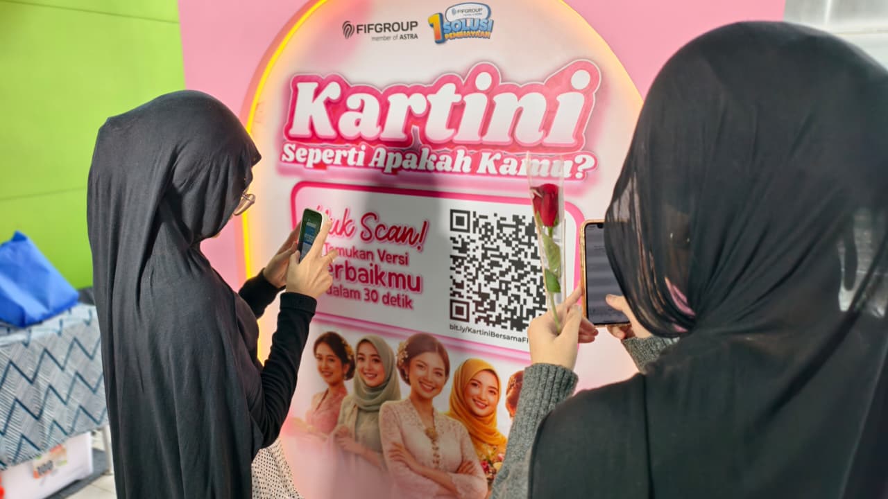 FIFGROUP Rayakan Hari Kartini di Stasiun MRT Blok M: Semangat #PerempuanBerperan, Temukan Potensimu Lewat QR Experience!