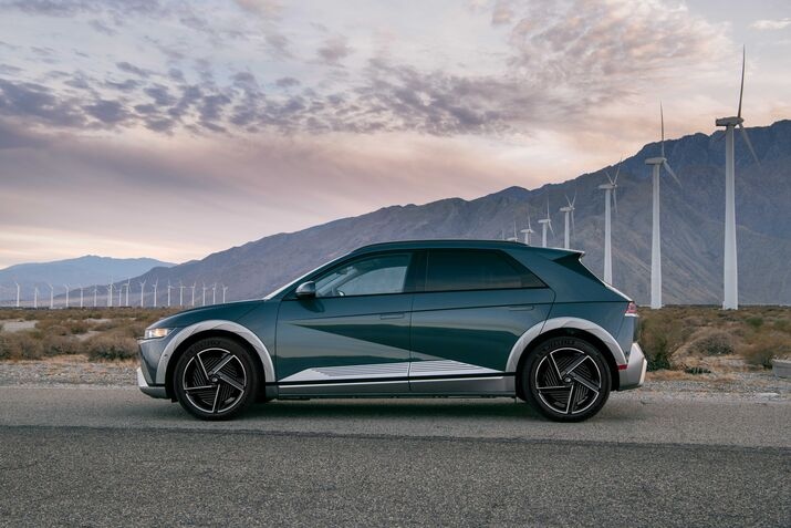 Hyundai Sabet Tiga Penghargaan Sekaligus Untuk Mobil Hybrid dan Listrik Terbaik