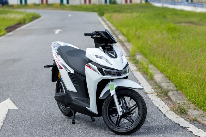 VinFast Luncurkan Tiga Sepeda Motor Listrik dengan Sistem Tukar Baterai di Indonesia